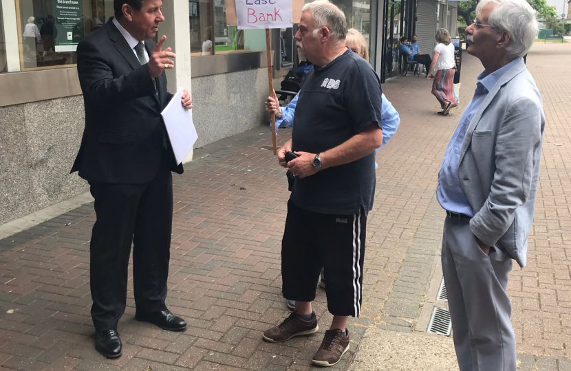 Stephen talks to local residents about Lloyds Bank closure.